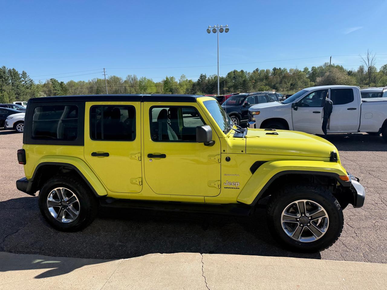 2023 Jeep Wrangler SAHARA 4DR 4X4 Photo