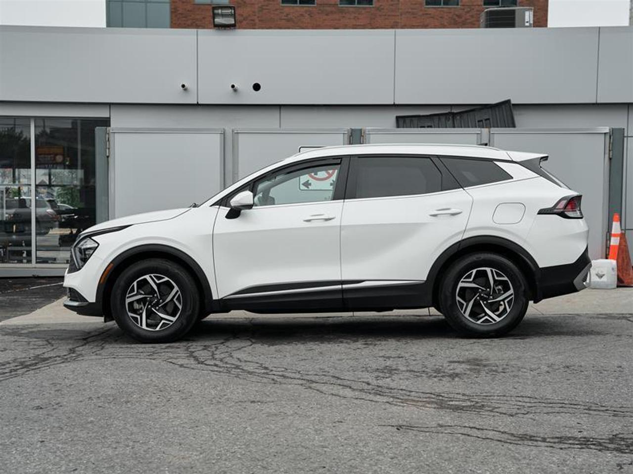2023 Kia Sportage LX FWD Photo2