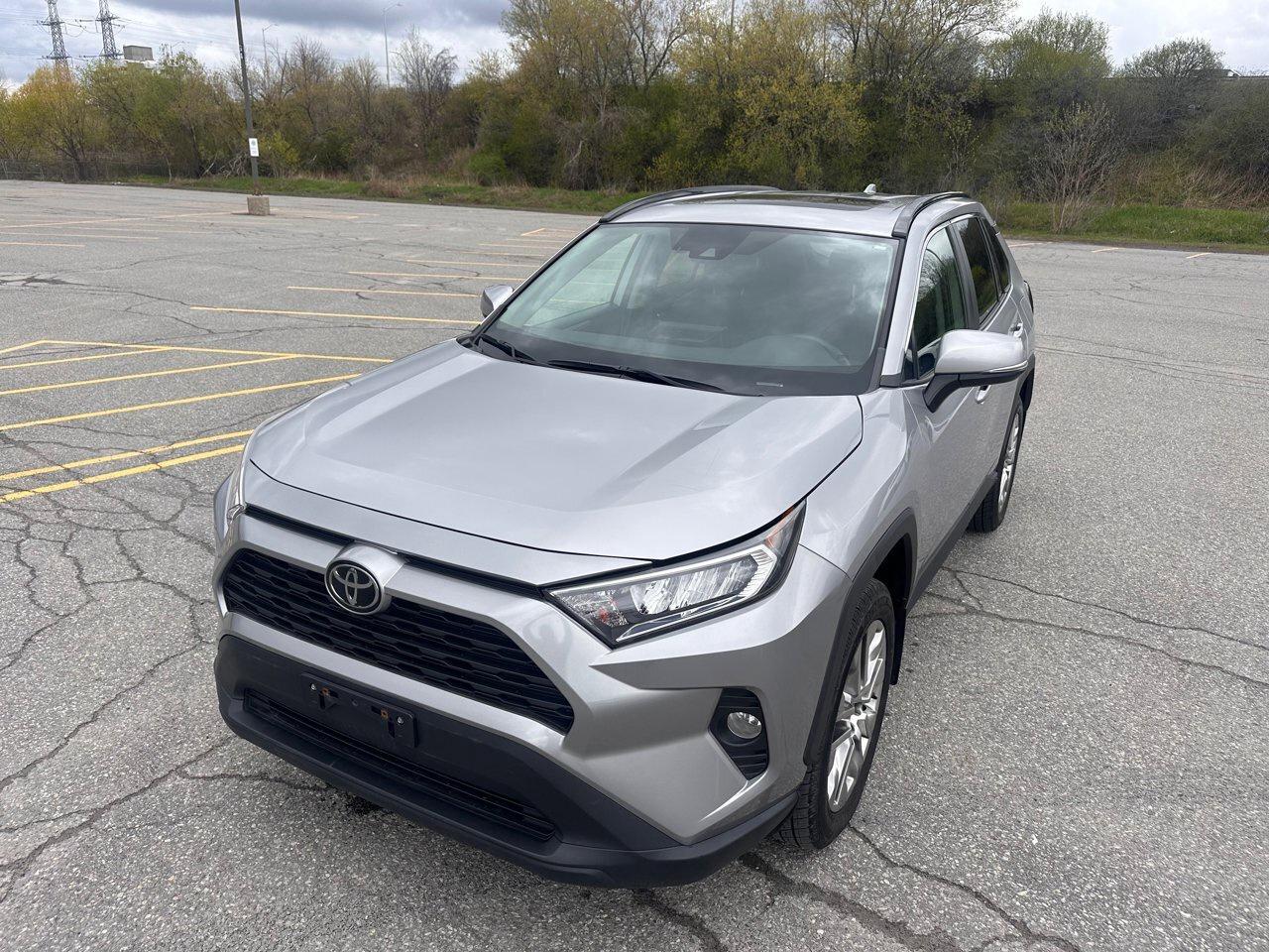 2021 Toyota RAV4 XLE Photo0