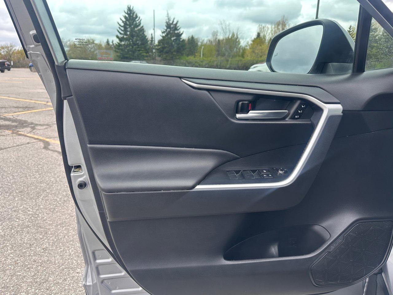 2021 Toyota RAV4 XLE Photo