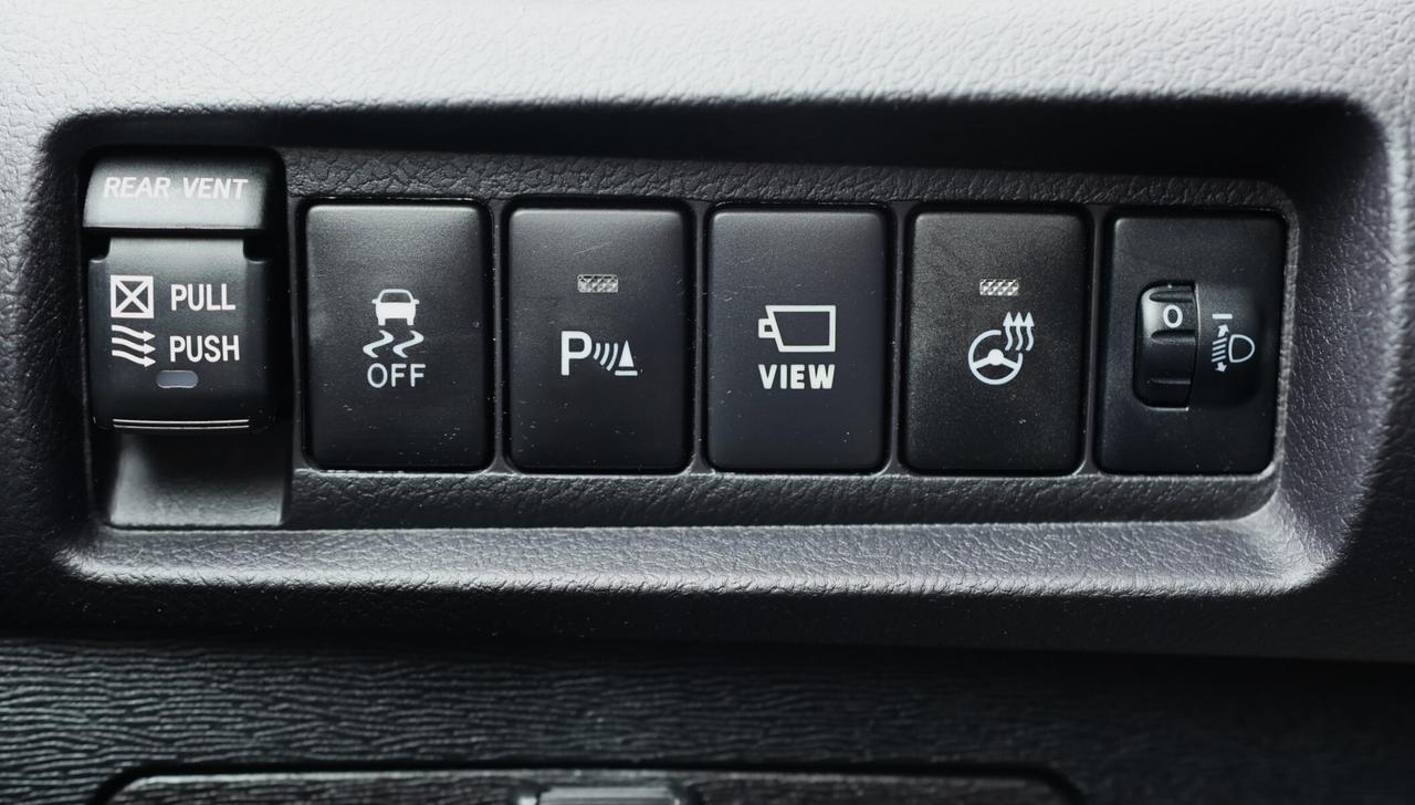 2018 Toyota Sienna LIMITED-AWD-7PASS/NAV/ADAPT CRUISE/BCAM/LEATHER/H Photo