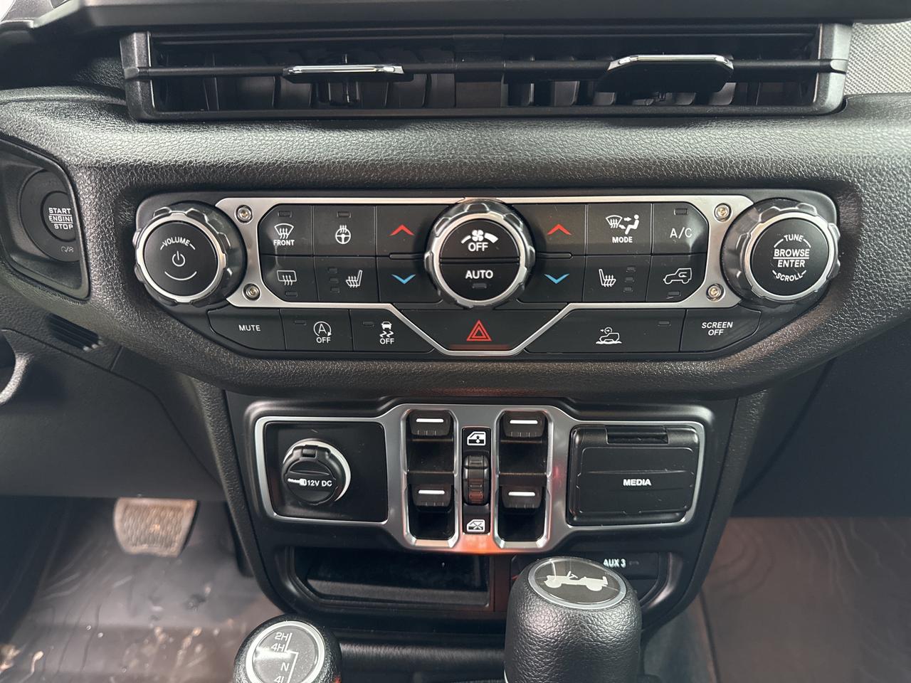 2025 Jeep Wrangler Sport S Photo