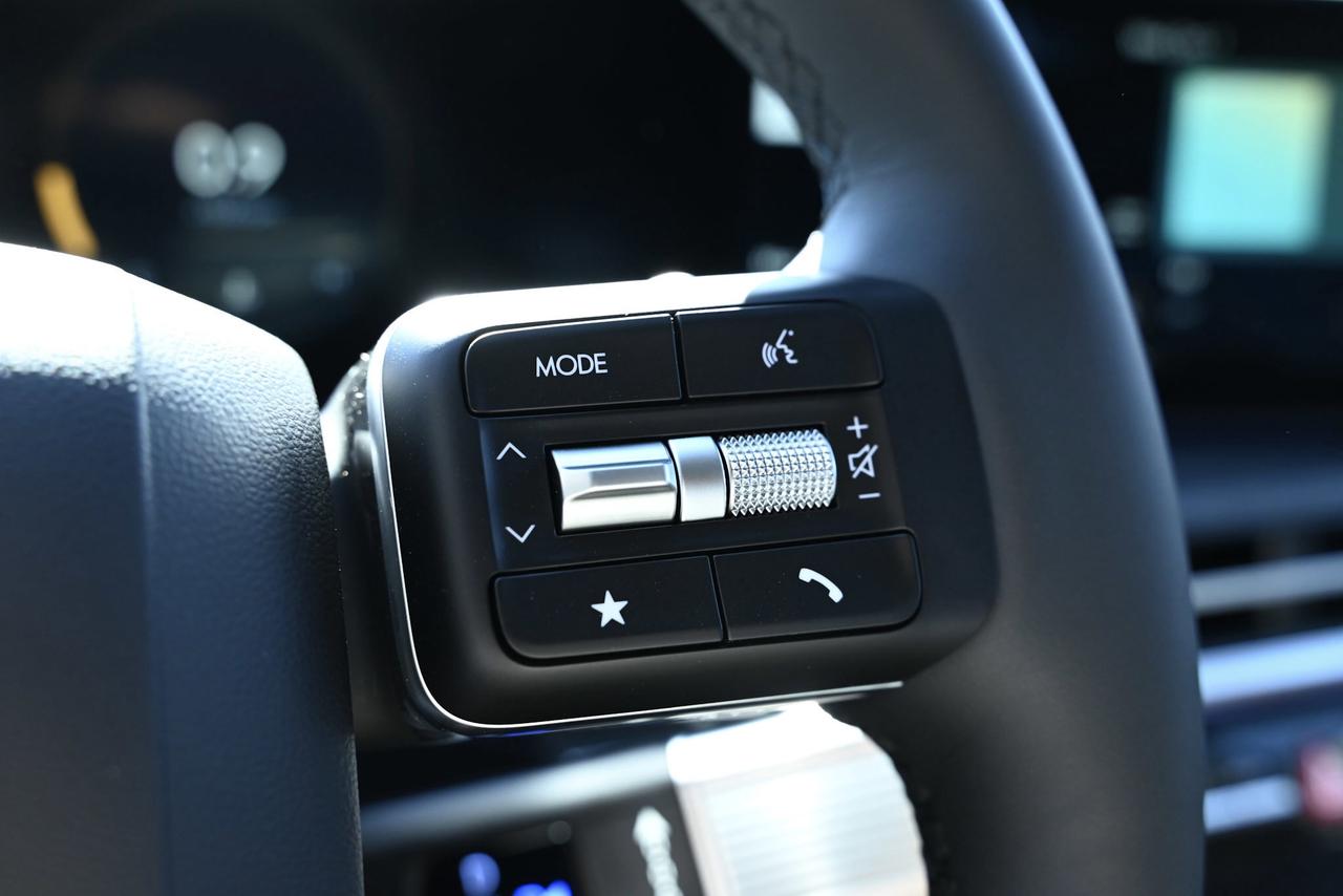 2024 Hyundai Santa Fe LUXURY AWD Photo
