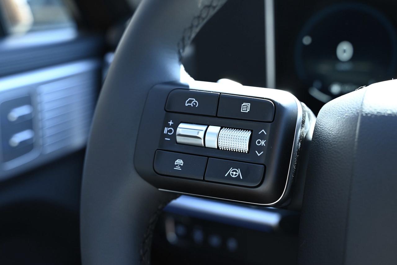 2024 Hyundai Santa Fe LUXURY AWD Photo