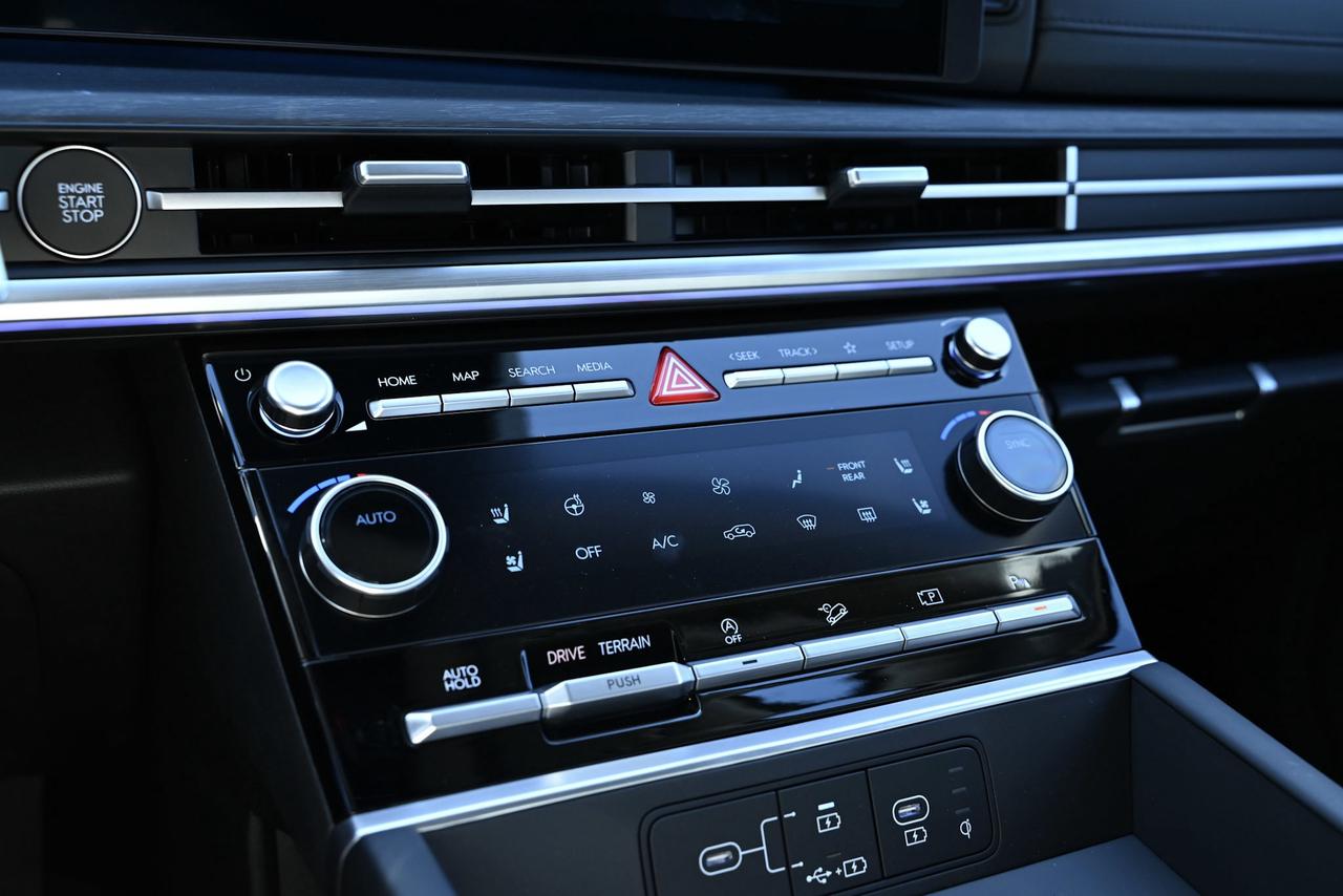 2024 Hyundai Santa Fe LUXURY AWD Photo