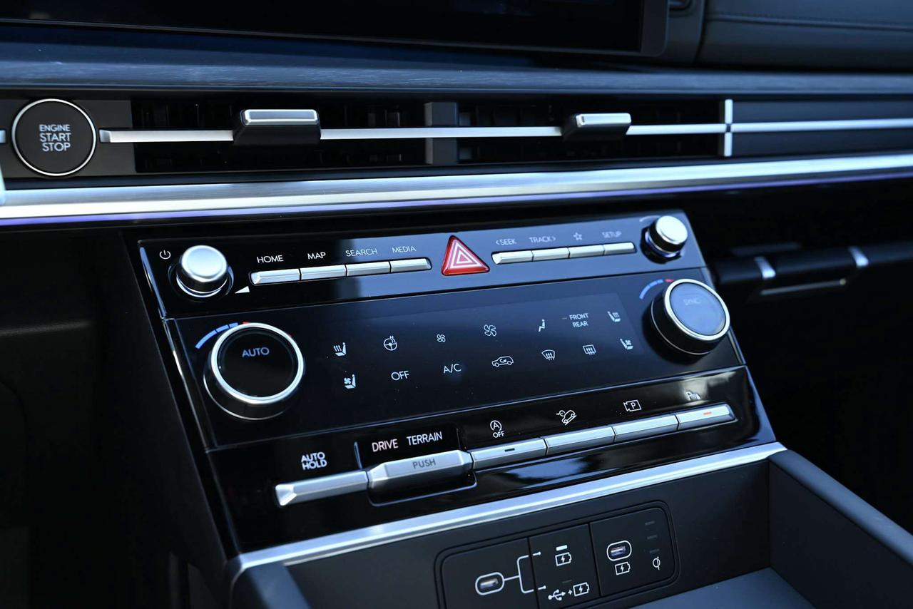 2024 Hyundai Santa Fe LUXURY AWD Photo