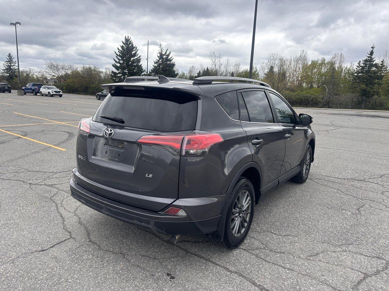 2017 Toyota RAV4 LE Photo3