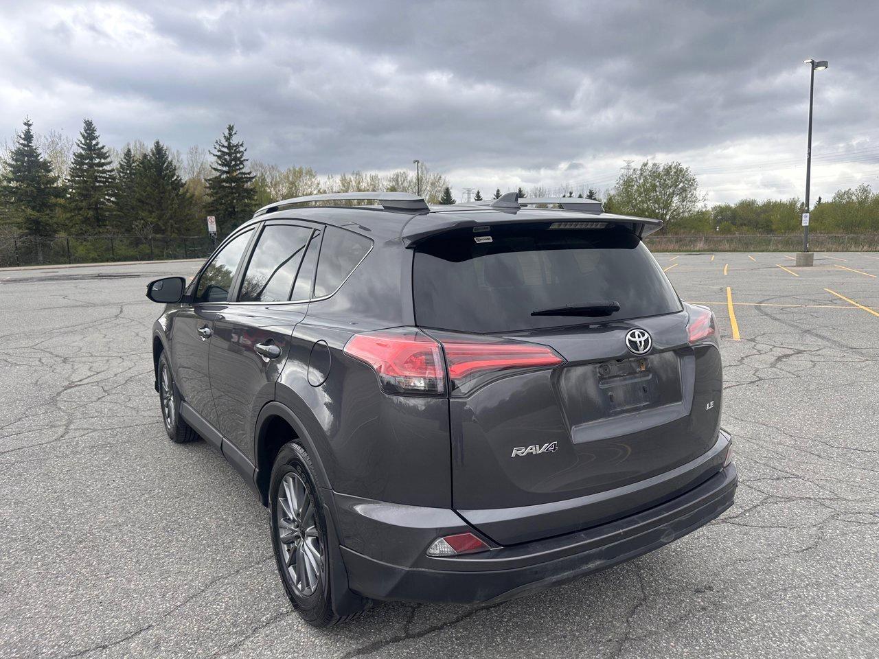 2017 Toyota RAV4 LE Photo
