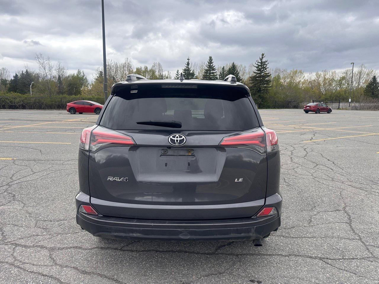 2017 Toyota RAV4 LE Photo2