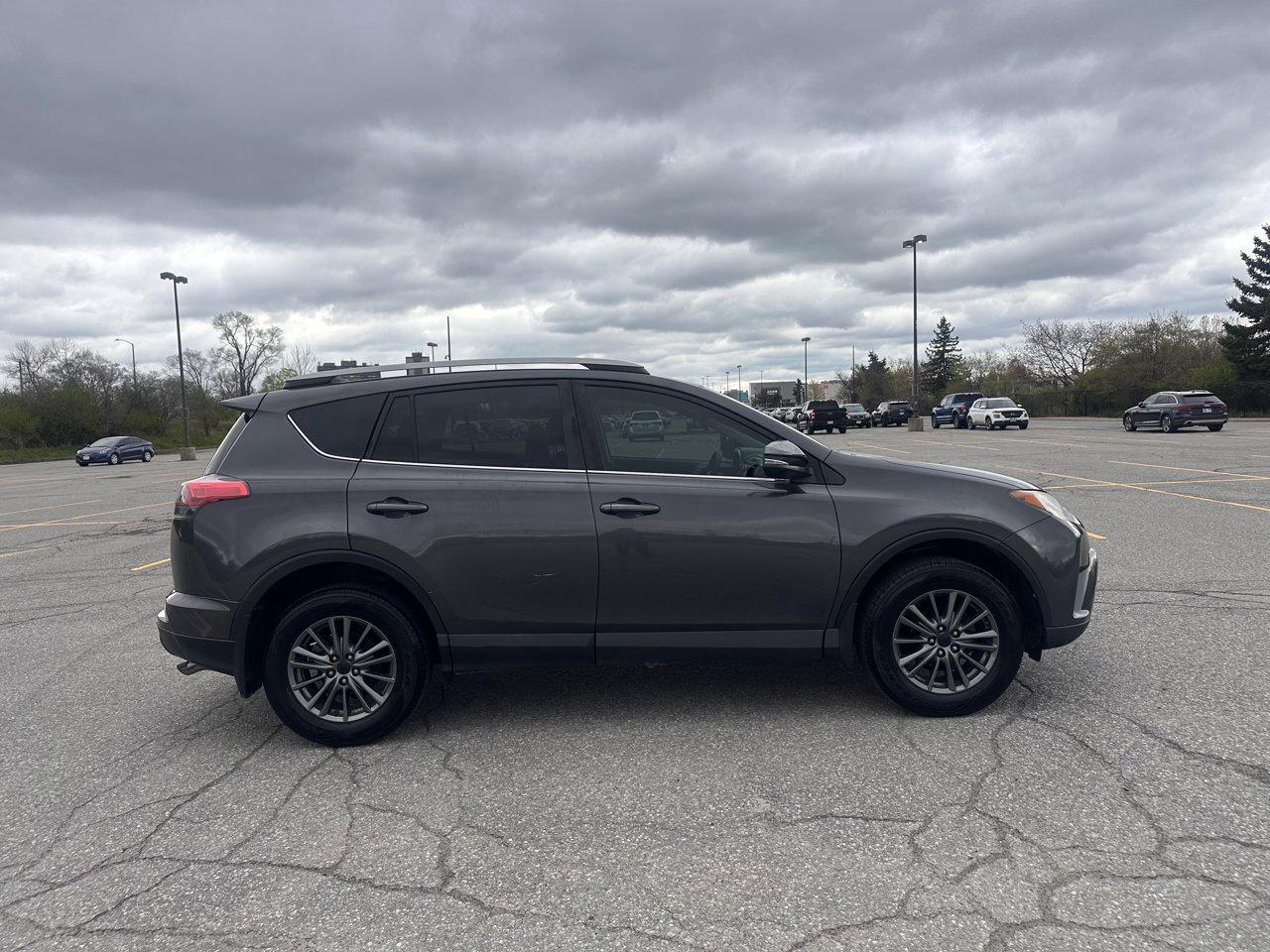 2017 Toyota RAV4 LE Photo