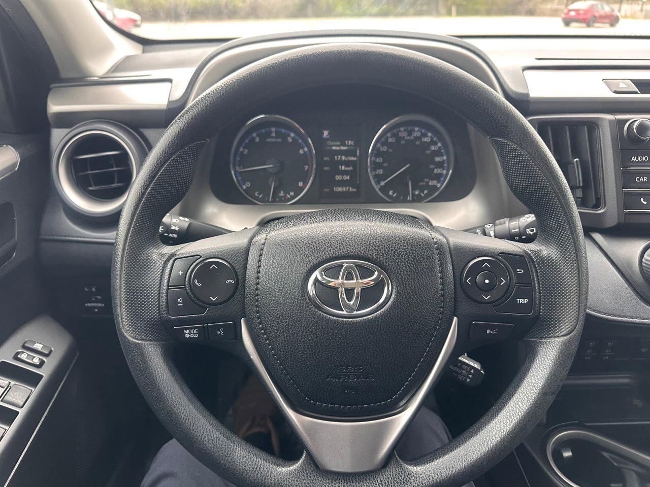 2017 Toyota RAV4 LE Photo