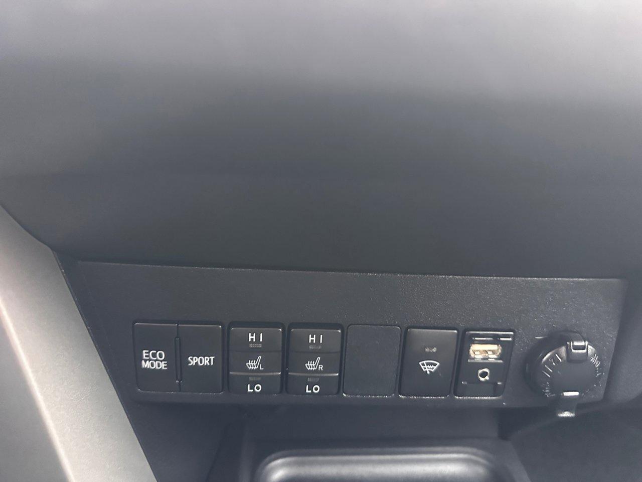 2017 Toyota RAV4 LE Photo