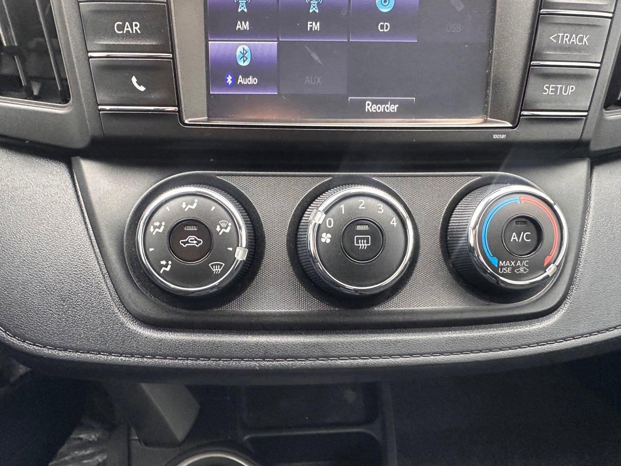 2017 Toyota RAV4 LE Photo