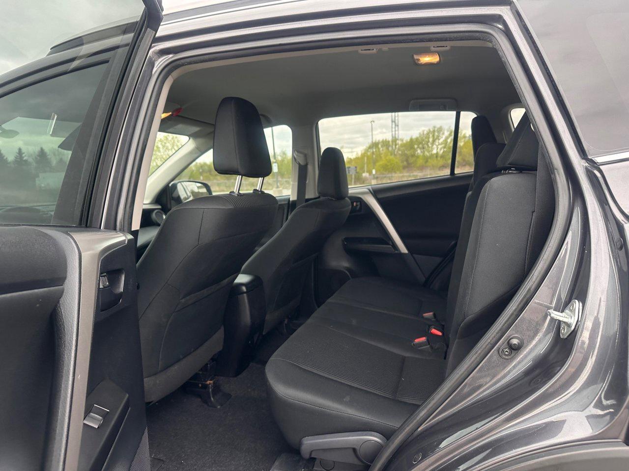 2017 Toyota RAV4 LE Photo