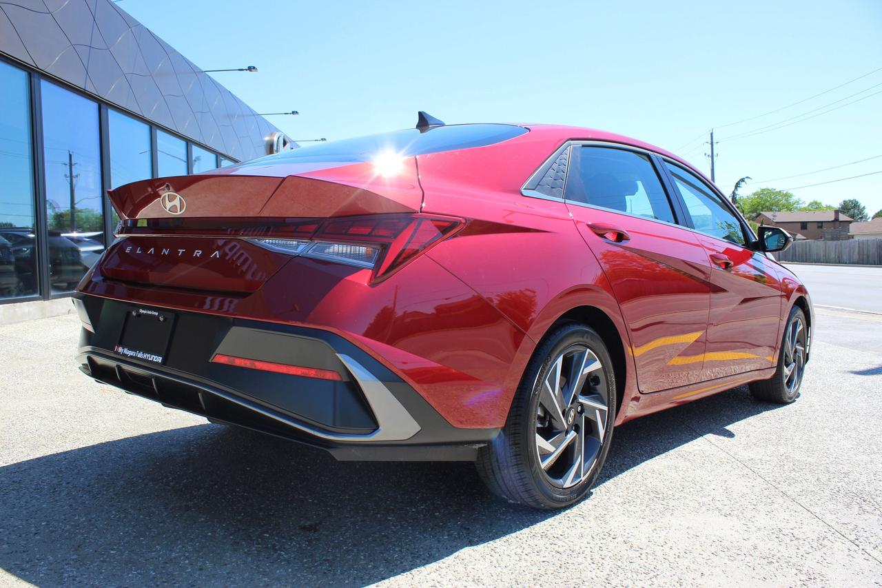 2025 Hyundai Elantra Luxury Photo