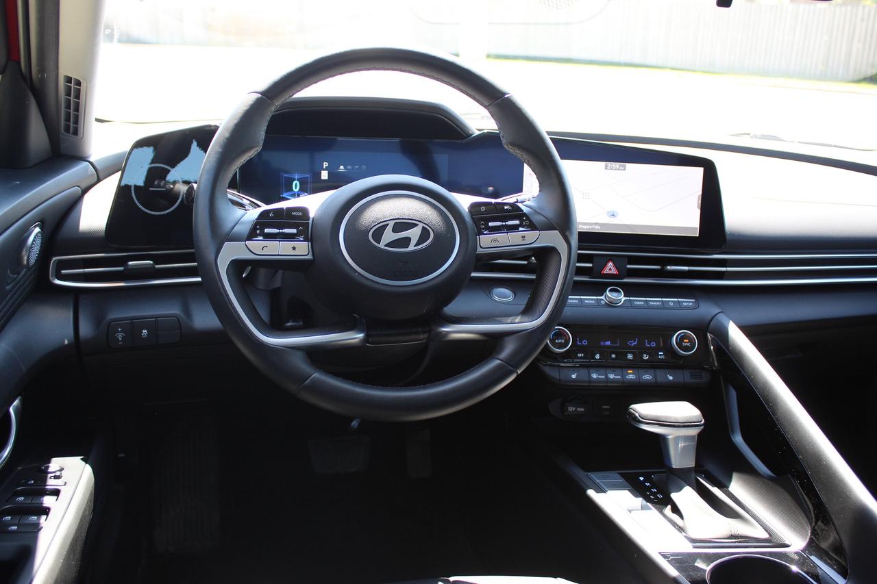 2025 Hyundai Elantra Luxury Photo
