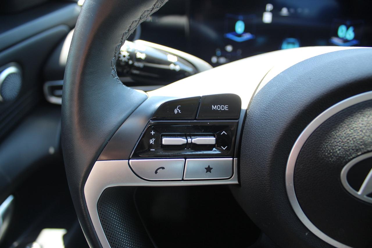 2025 Hyundai Elantra Luxury Photo