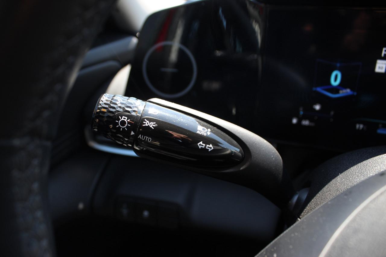 2025 Hyundai Elantra Luxury Photo