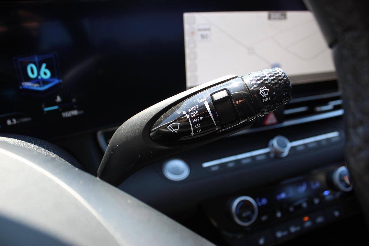 2025 Hyundai Elantra Luxury Photo