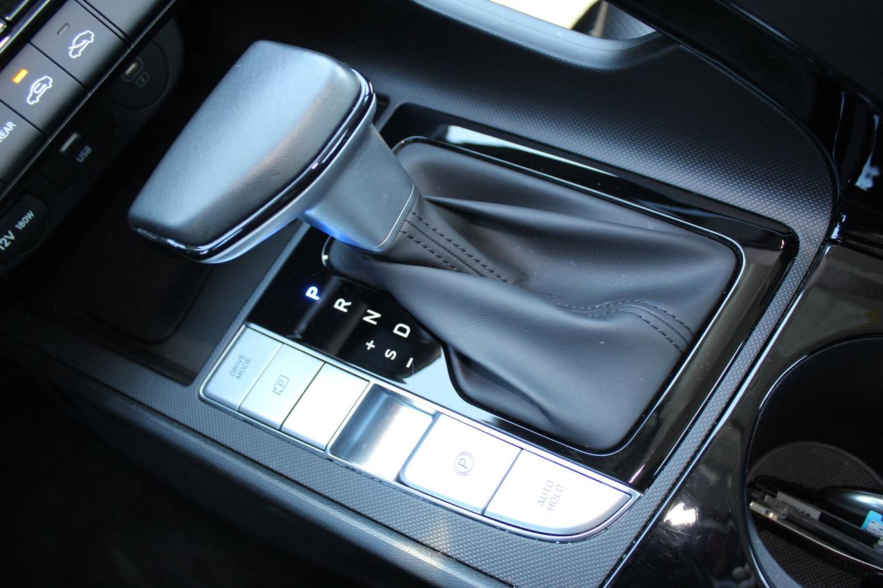 2025 Hyundai Elantra Luxury Photo
