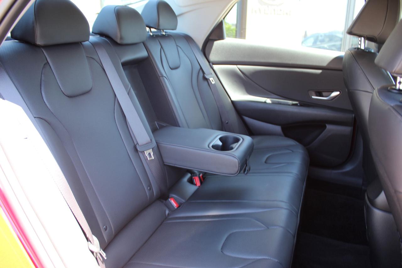 2025 Hyundai Elantra Luxury Photo