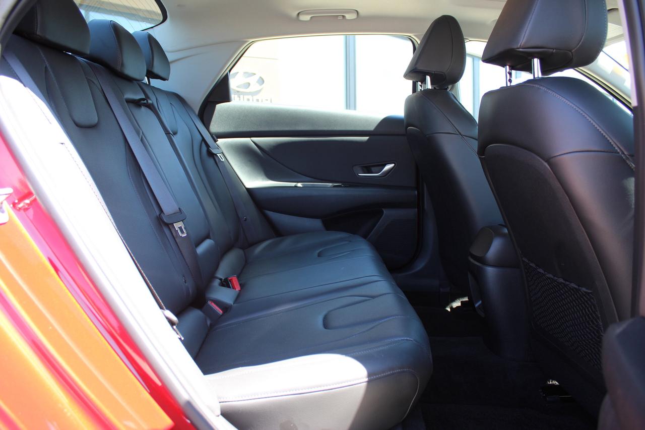 2025 Hyundai Elantra Luxury Photo