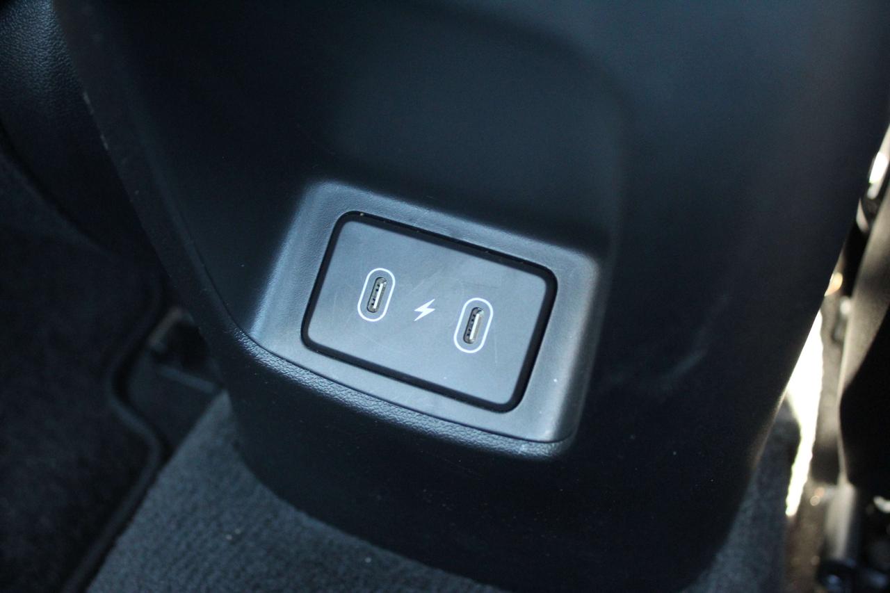 2025 Hyundai Elantra Luxury IVT, Great condition,Fully Certified, low kilo Photo