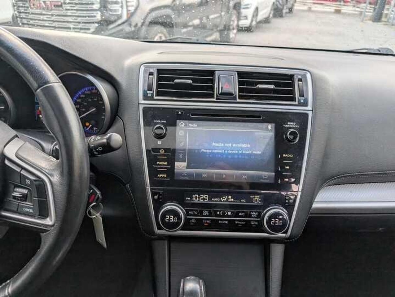 2018 Subaru Outback  Photo