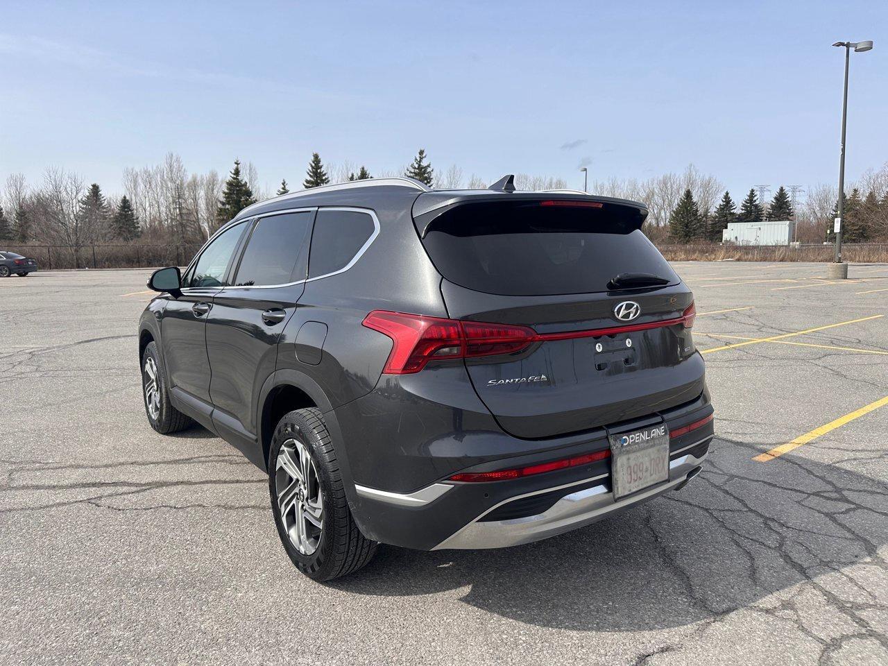 2022 Hyundai Santa Fe SEL Photo2