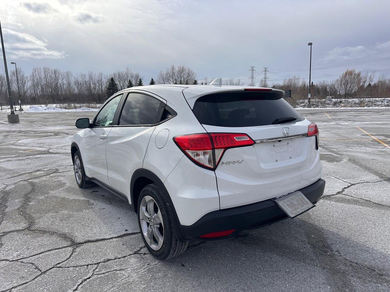 2022 Honda HR-V LX Photo2