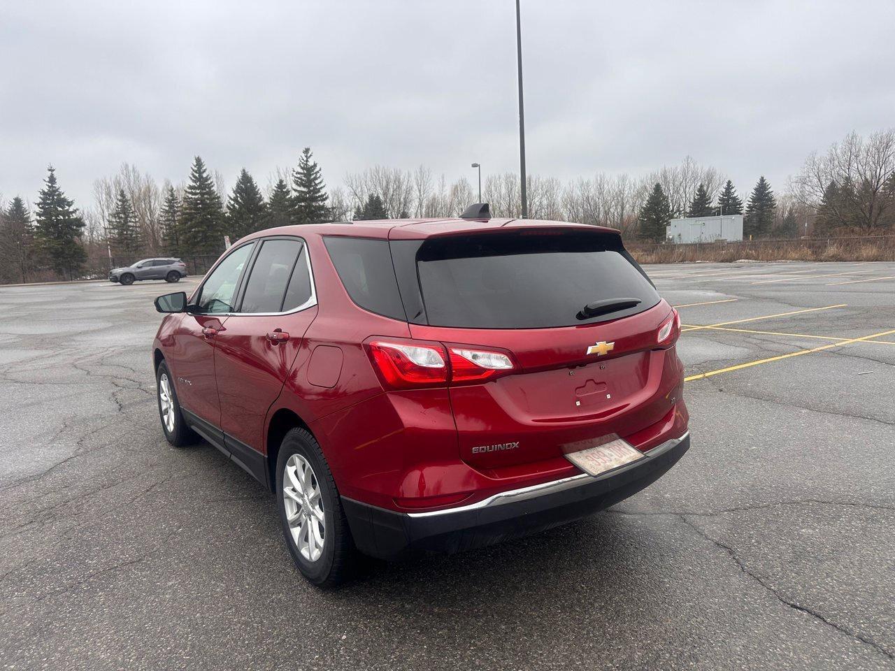 2019 Chevrolet Equinox LT Photo2