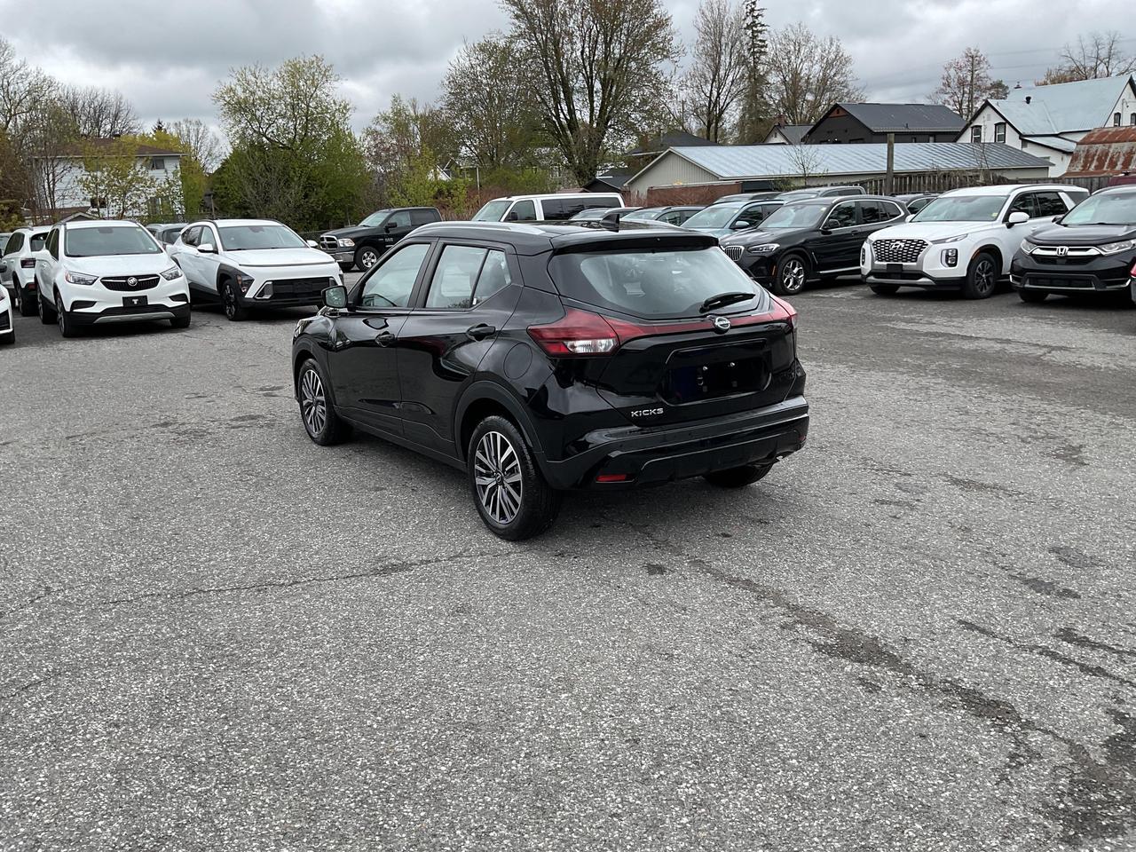 2025 Nissan Kicks Play  Photo
