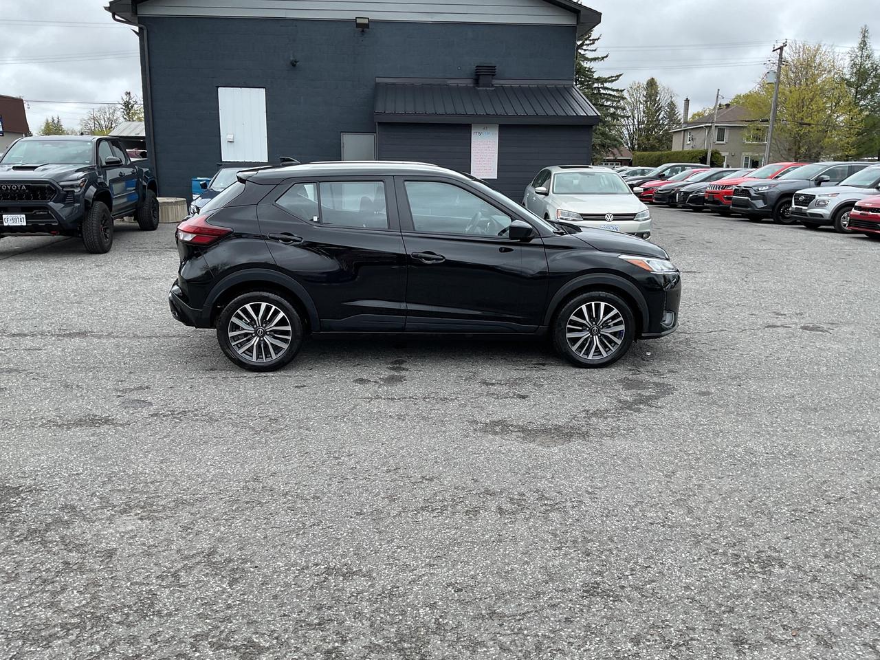 2025 Nissan Kicks Play  Photo