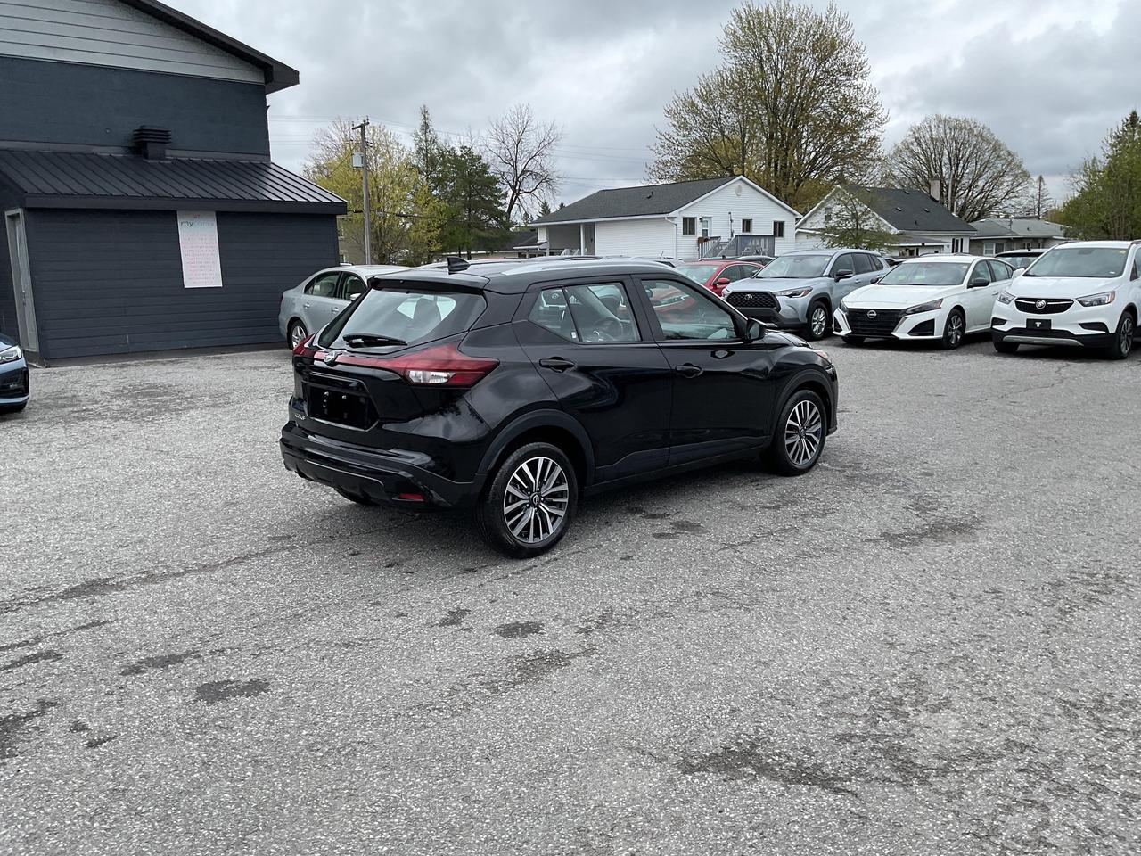 2025 Nissan Kicks Play  Photo