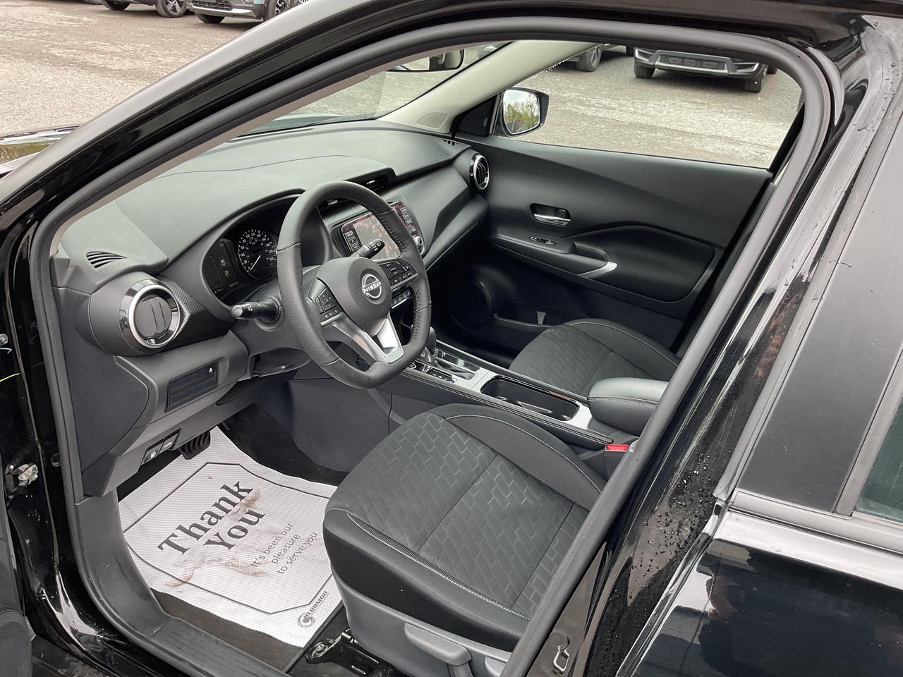 2025 Nissan Kicks Play  Photo