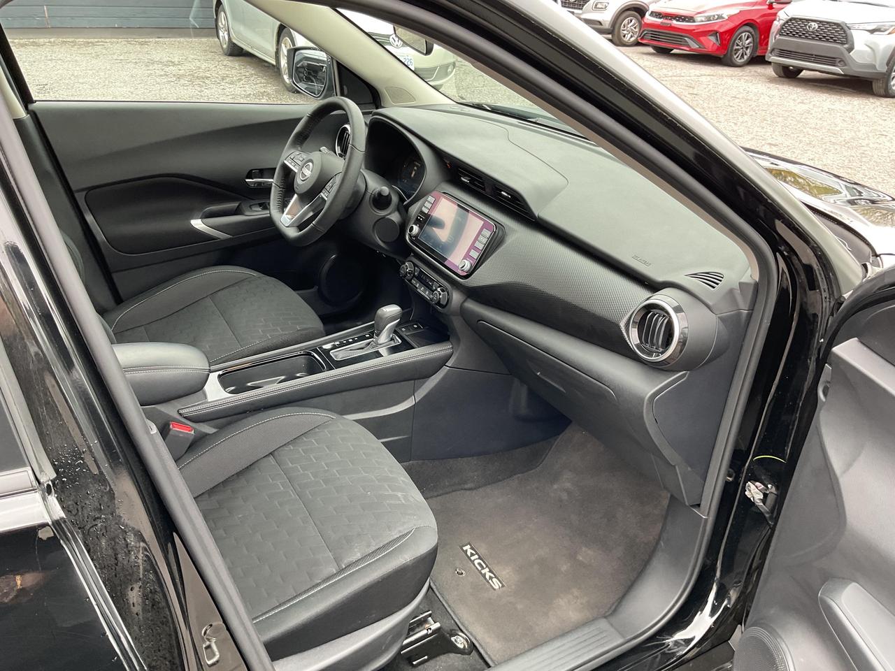 2025 Nissan Kicks Play  Photo
