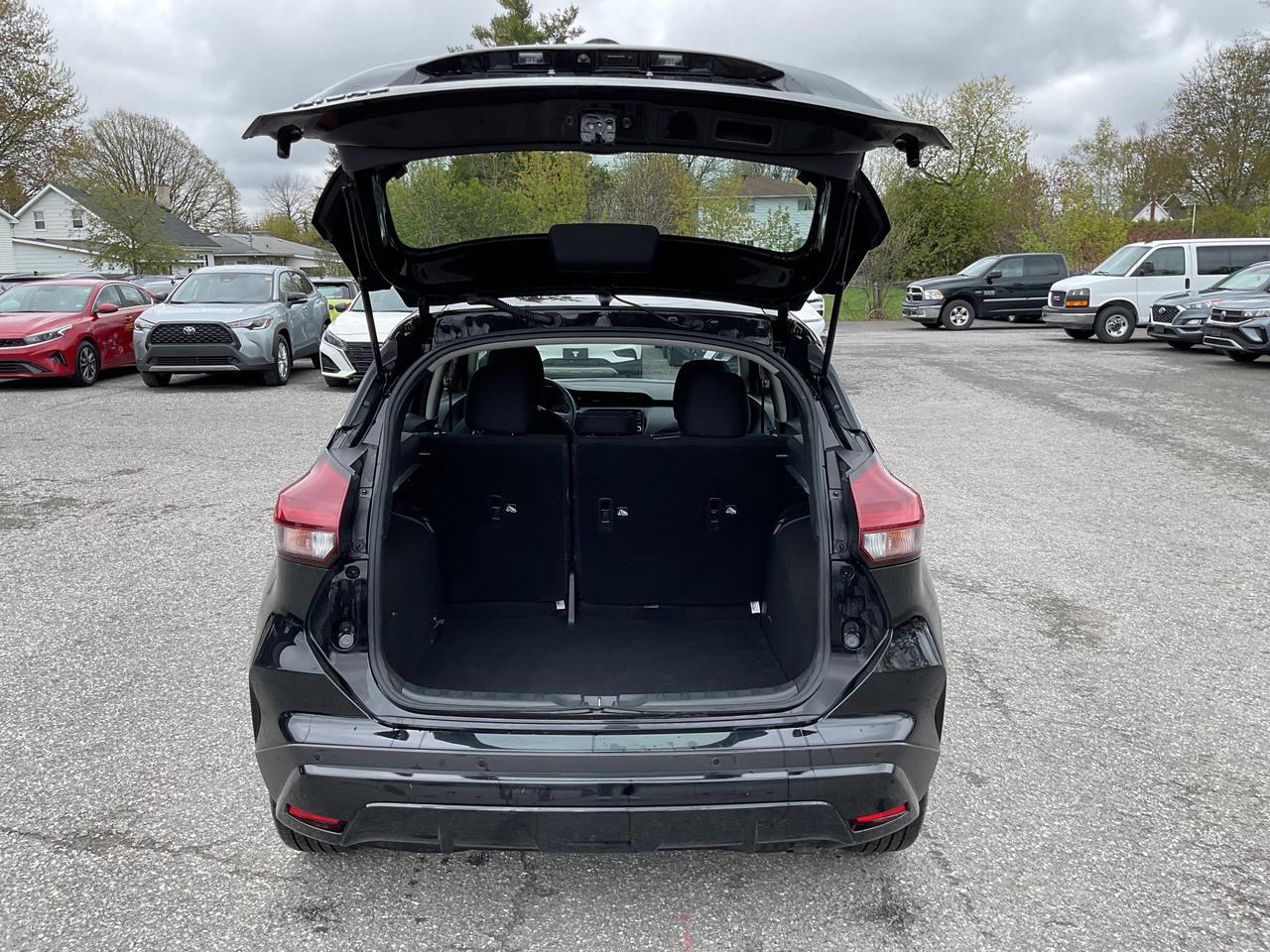 2025 Nissan Kicks Play  Photo