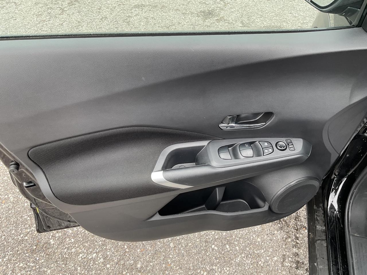 2025 Nissan Kicks Play  Photo
