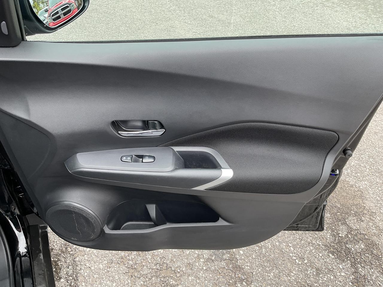 2025 Nissan Kicks Play  Photo