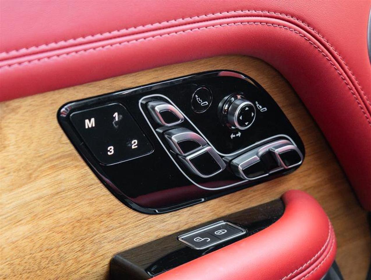 2018 Land Rover Range Rover V8 Supercharged Autobiography 10 Rear Seat Enterta Photo