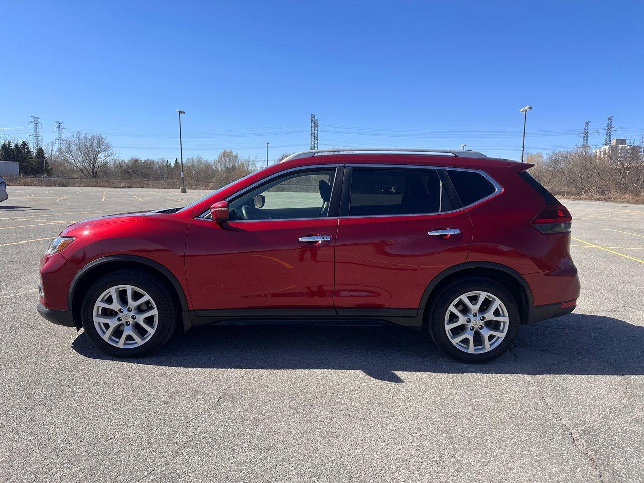 2018 Nissan Rogue SV Photo