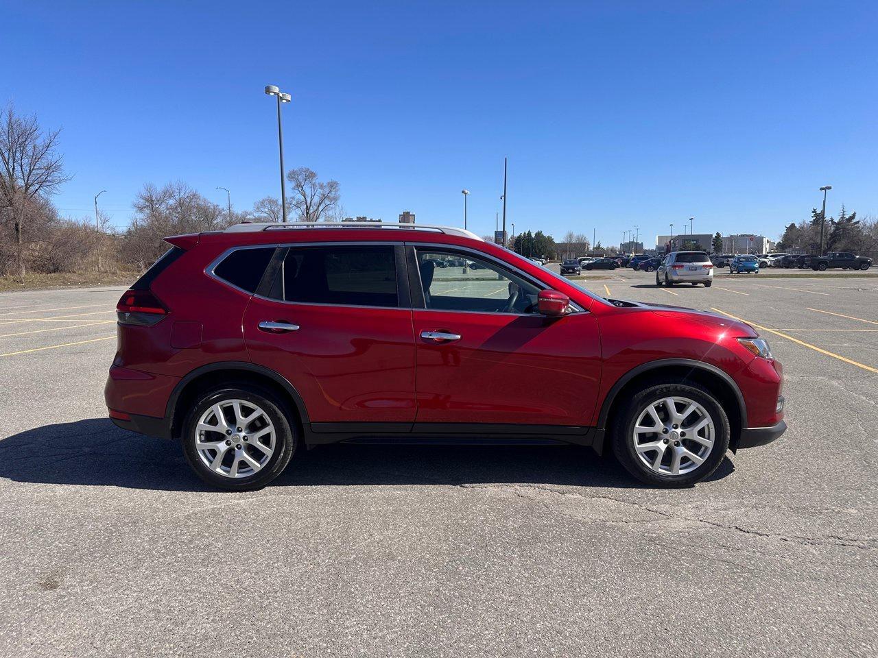 2018 Nissan Rogue SV Photo