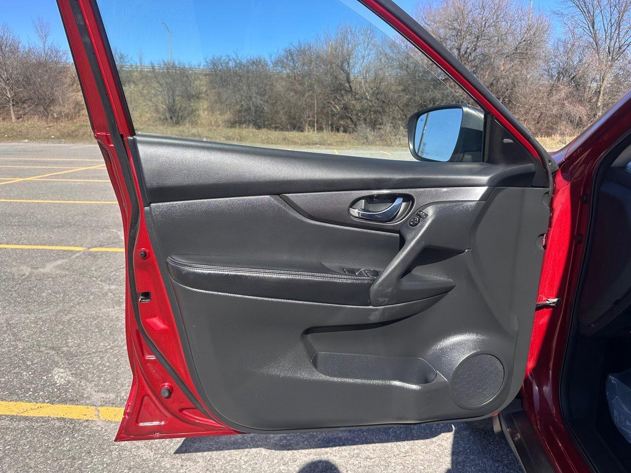 2018 Nissan Rogue SV Photo