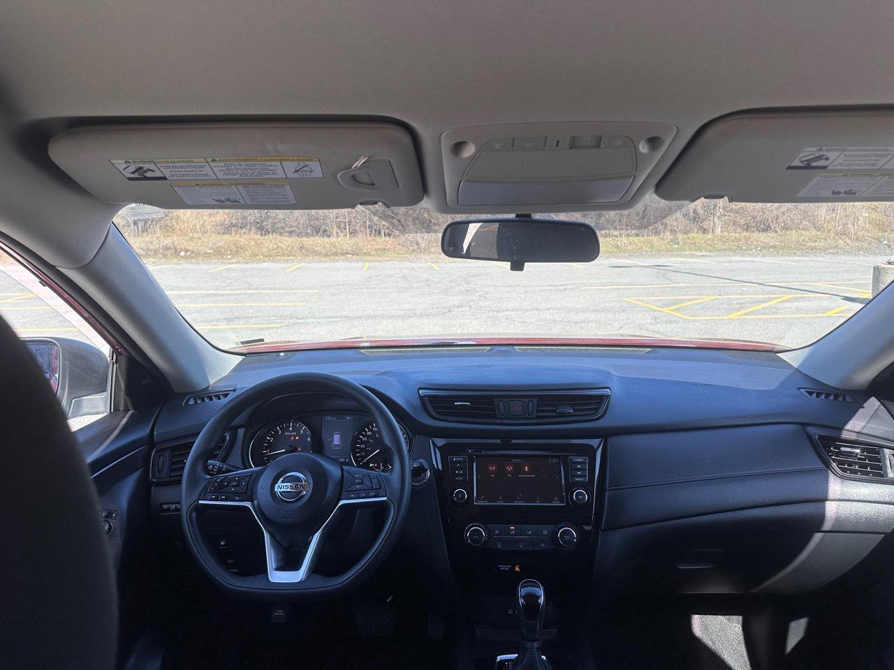 2018 Nissan Rogue SV Photo