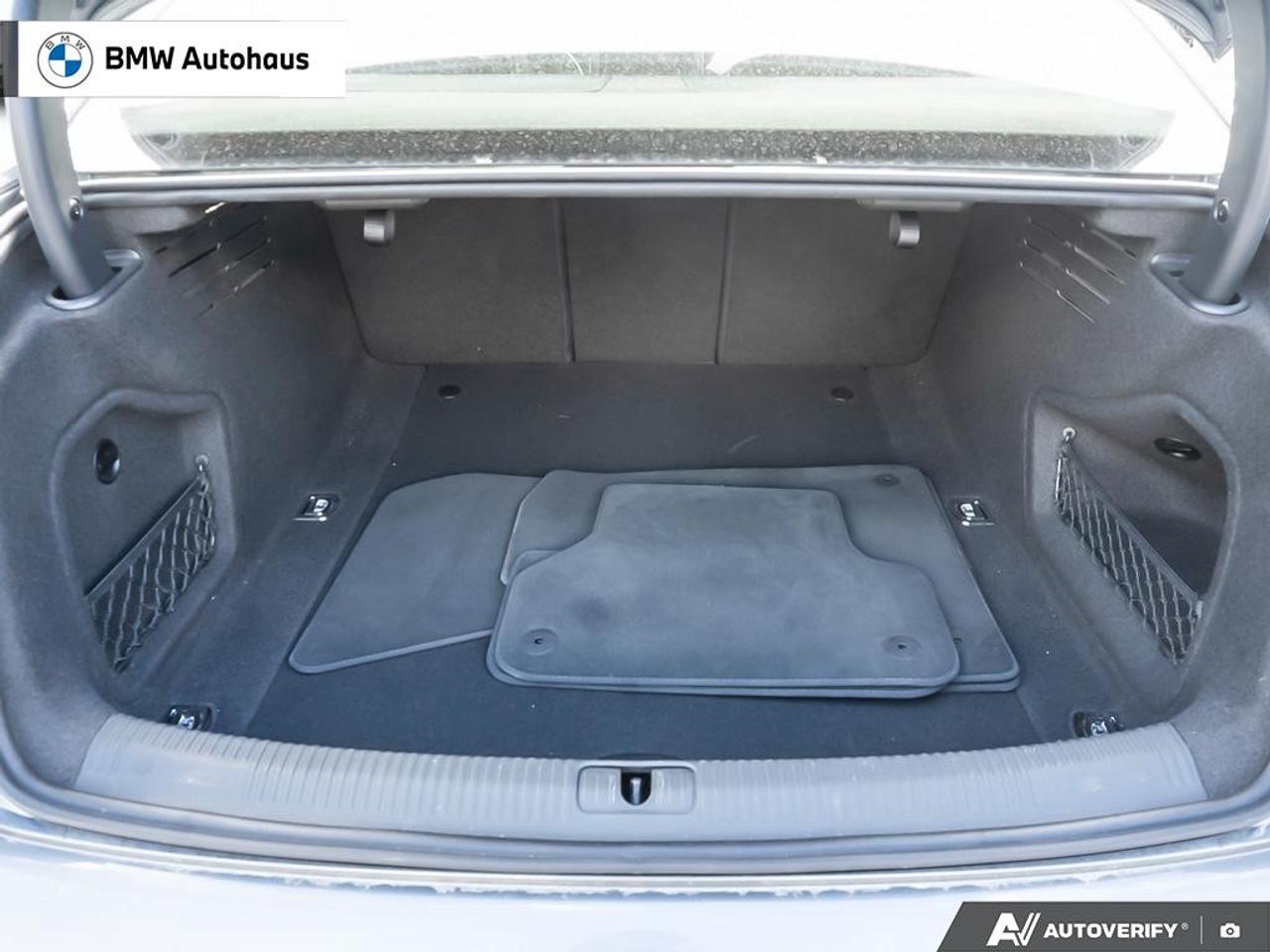 2017 Audi A4 4dr Sdn Auto Progressiv quattro Photo