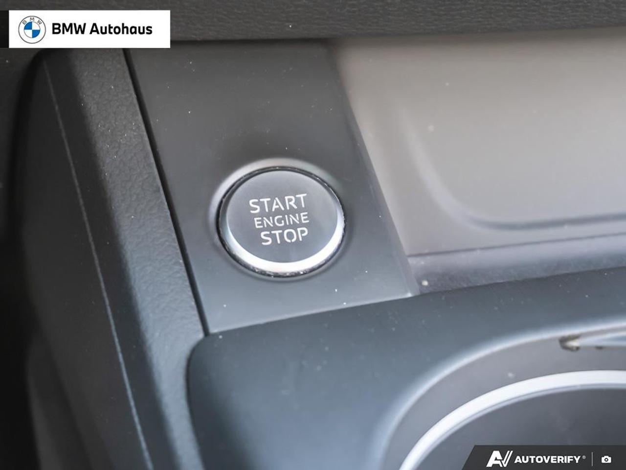 2017 Audi A4 4dr Sdn Auto Progressiv quattro Photo