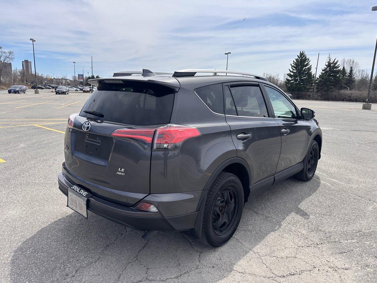 2018 Toyota RAV4 LE Photo
