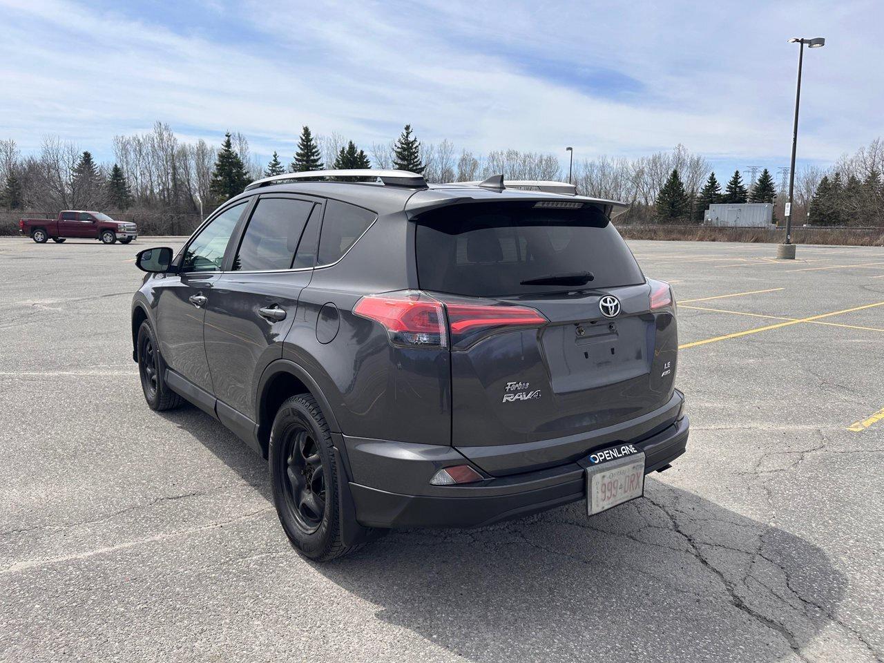 2018 Toyota RAV4 LE Photo