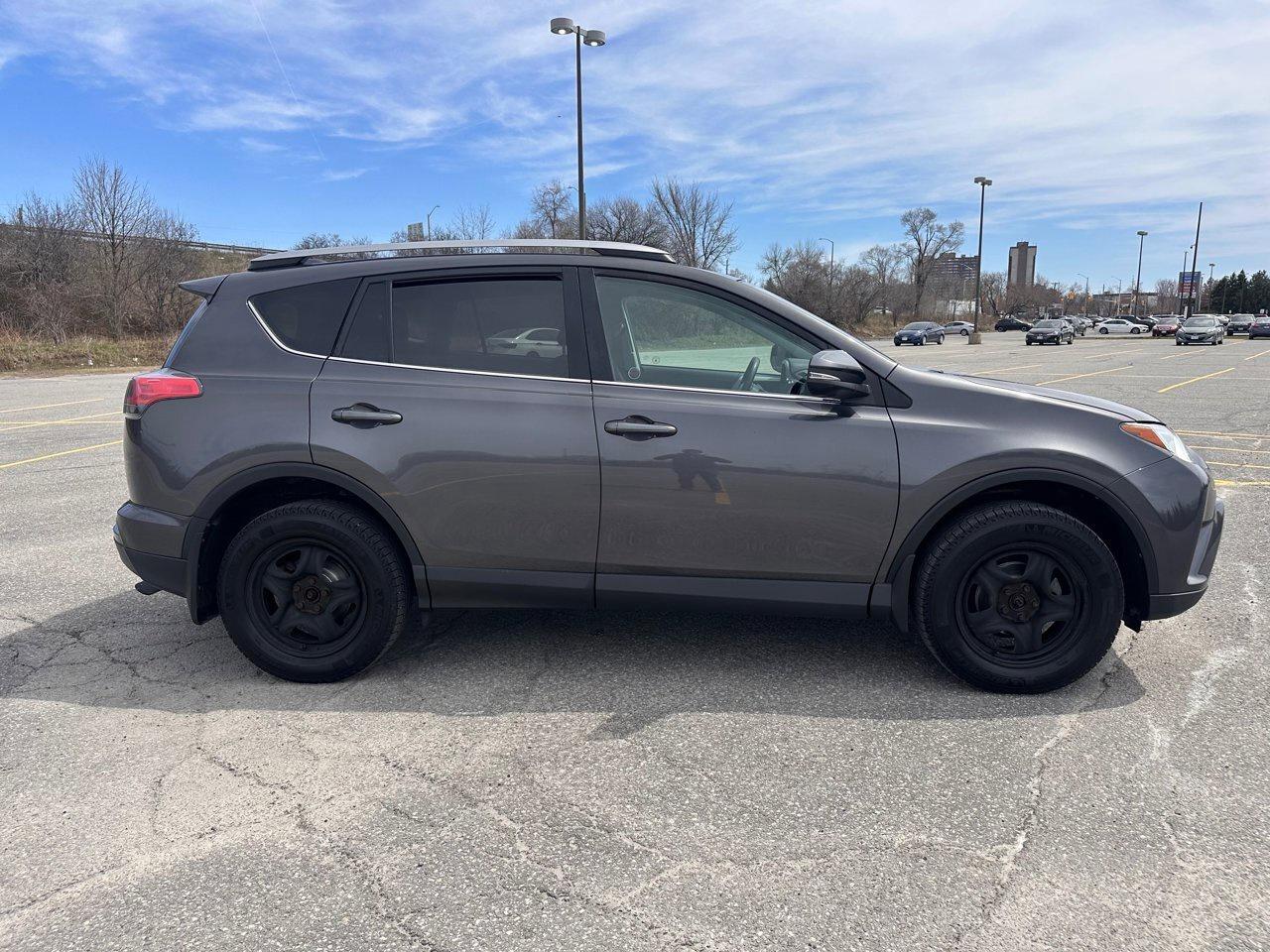 2018 Toyota RAV4 LE Photo