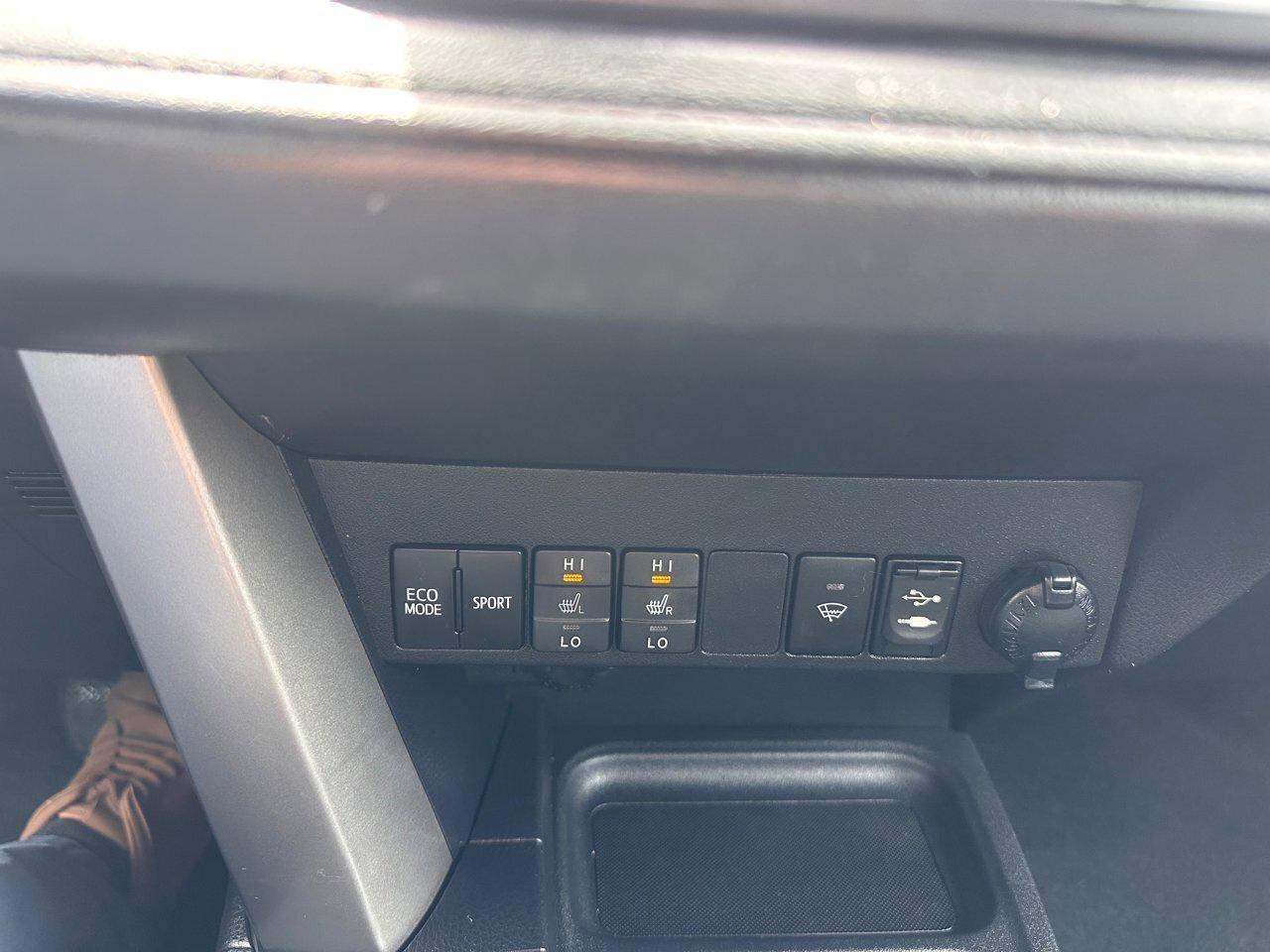 2018 Toyota RAV4 LE Photo